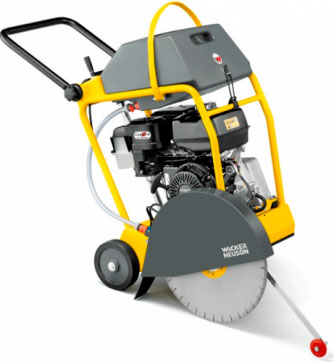 Резчик швов Wacker Neuson MFS-1350CE в прокат в Братске. У нас лучшая цена за сутки! Возможность взять в аренду с выгодной скидкой до 40% при экспресс доставке 24/7. И помните, ночью стоимость еще дешевле на 30%! #арендапрокат #виброплита #выгодно