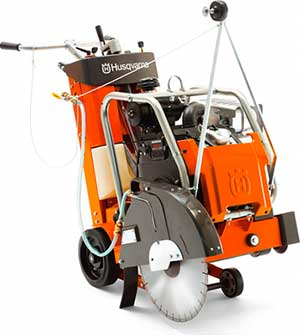 Резчик швов HUSQVARNA FS-524 в прокат в Братске. У нас лучшая цена за сутки! Возможность взять в аренду с выгодной скидкой до 40% при экспресс доставке 24/7. И помните, ночью стоимость еще дешевле на 30%! #арендапрокат #виброплита #выгодно